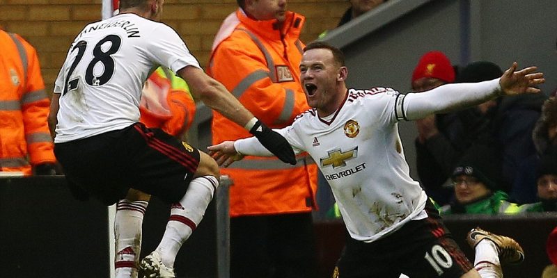 Quien golpea primero golpea dos veces