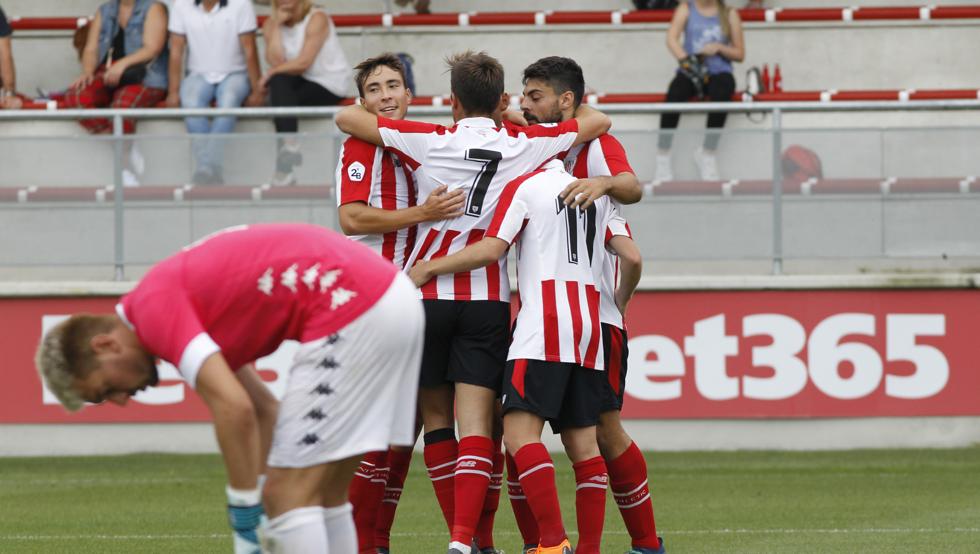 Bilbao Athletic celebrando un gol vs Leioa