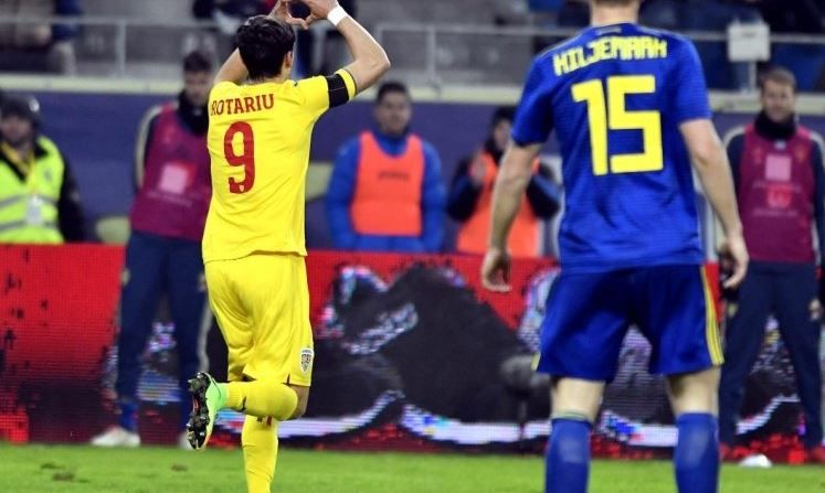 Rumanía celebrando un gol
