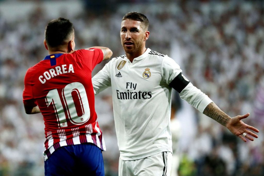 Correa y Sergio Ramos en el derbi madrileño