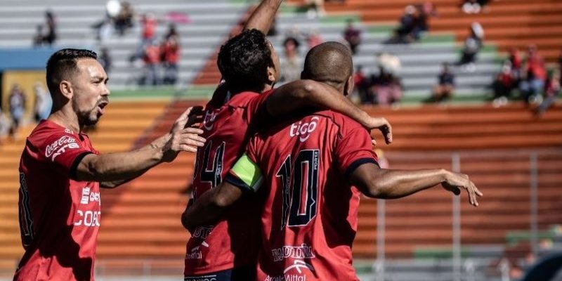 Guatemala / Bolivia : Guastatoya - Sololá / Jorge Wilstermann - San José