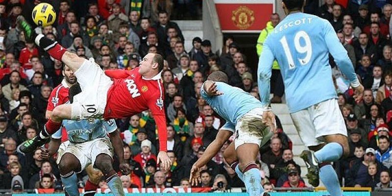 Rooney fue el autor de un gol impresionante de chilena en un derbi de Manchester