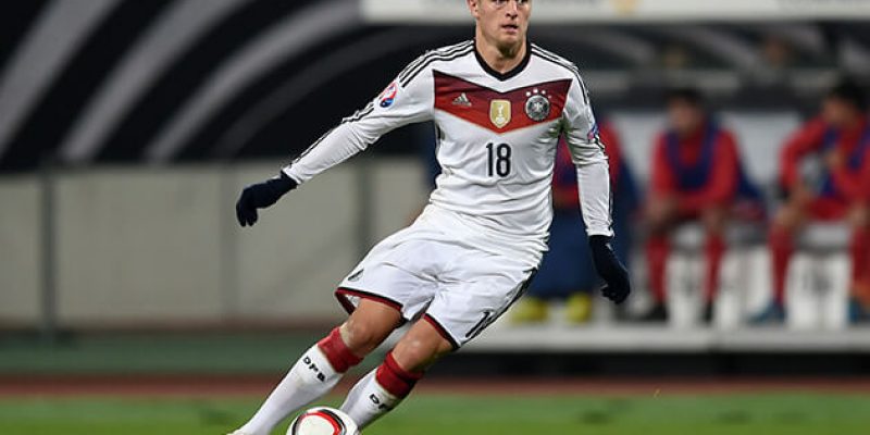 Toni Kroos volverá a llevar la manija alemana